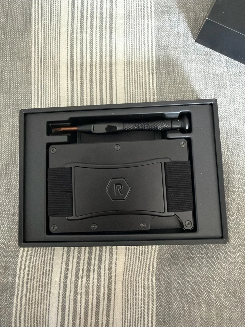 Ridge Style Black Metal Card Holder with Elastic Strap